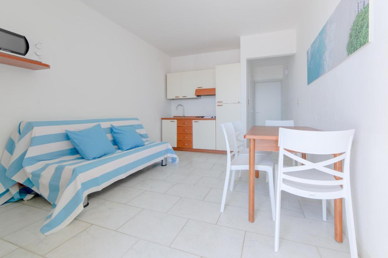 Spiaggia Bianca Apartments Торре-Вадо Екстер'єр фото