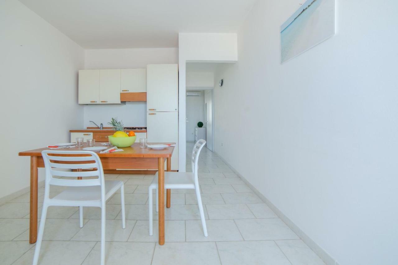 Spiaggia Bianca Apartments Торре-Вадо Екстер'єр фото